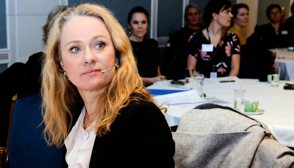 Anniken Hauglie har fått overlevert tiltakspakke for håndtering av varsling. Anniken Hauglie har fått overlevert tiltakspakke for håndtering av varsling.