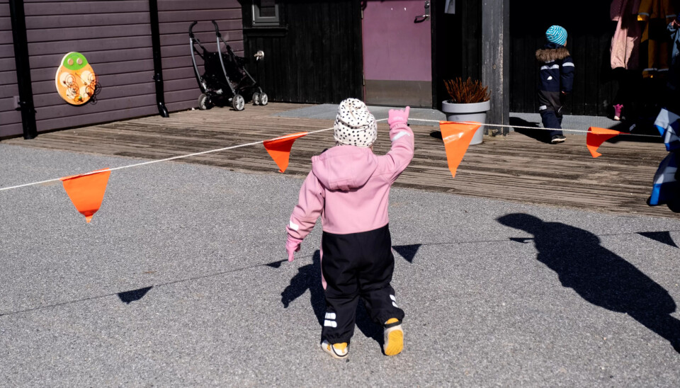 Barnetrygden øker med 2400 kroner i året for barn over seks år. Barnetrygden øker med 2400 kroner i året for barn over seks år.