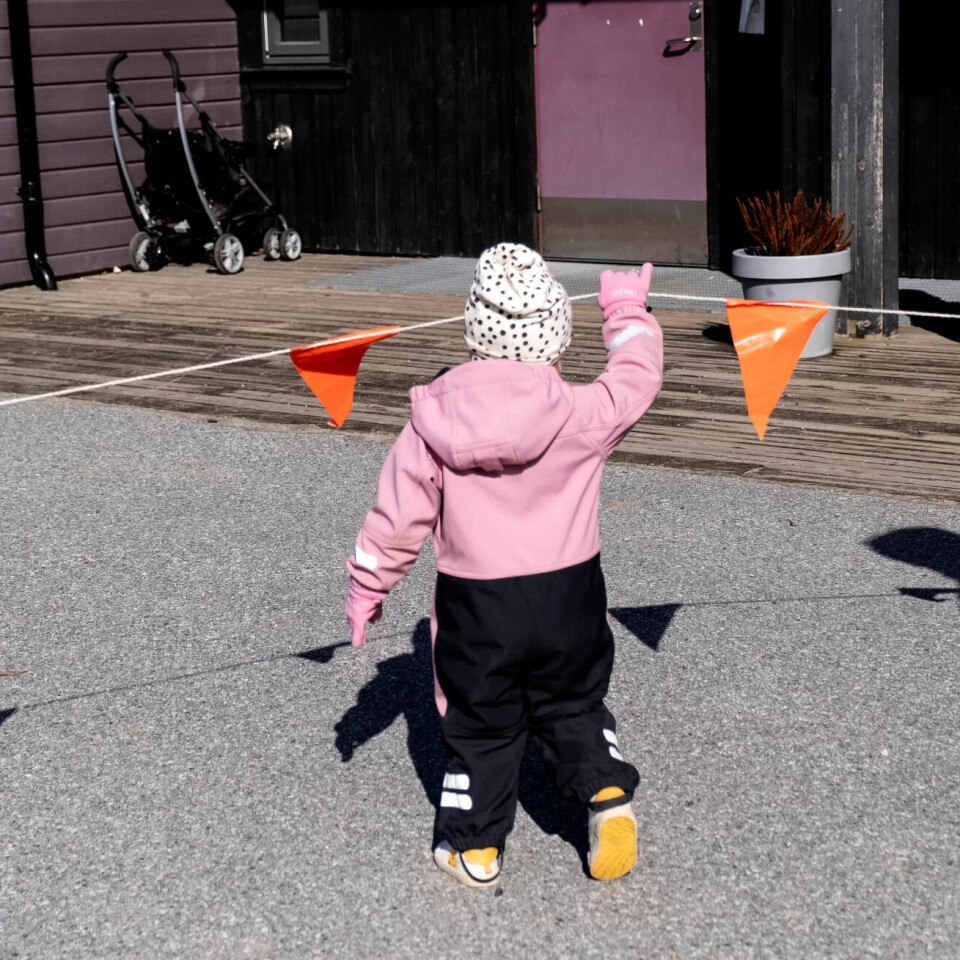 Barnetrygden øker med 2400 kroner i året for barn over seks år. Barnetrygden øker med 2400 kroner i året for barn over seks år.