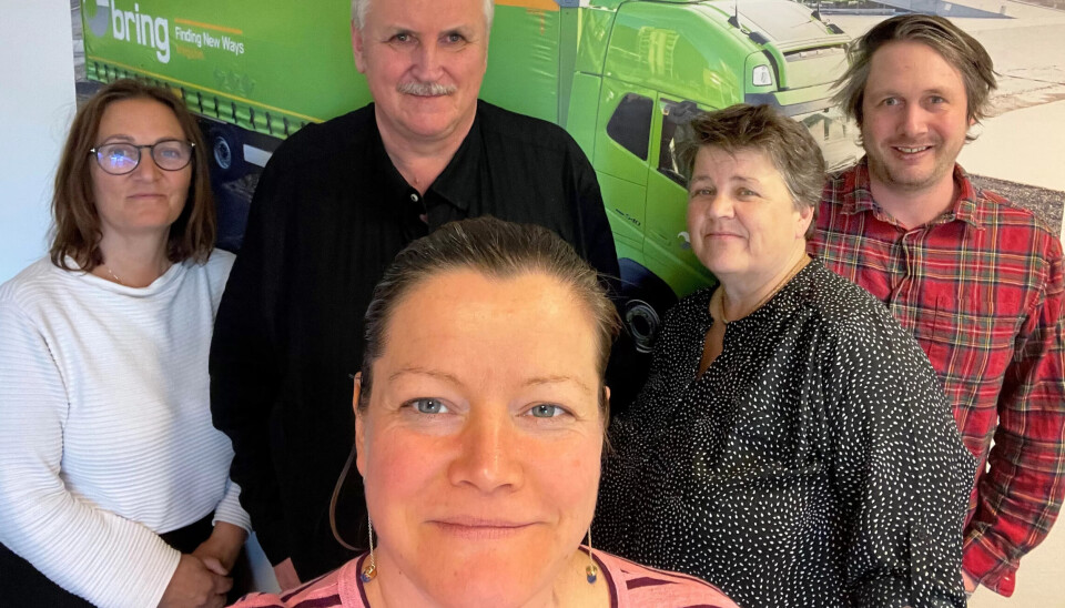 Enigheten i forhandlingene i Bring Transportløsninger AS (BTL) sikrer blant annet alle BTL-ansatte et tillegg på 16 500 kroner, samt økning av en rekke tillegg. Her er Fagforbundet Post og finans' forhandlinngsutvalg: Jacqueline Hopkinson, Odd Arne Hartvigsen, Cathrine S. Ertsås (foran), Gerd Øiahals og Marius Weisæth underveis i forhandlingene. Enigheten i forhandlingene i Bring Transportløsninger AS (BTL) sikrer blant annet alle BTL-ansatte et tillegg på 16 500 kroner, samt økning av en rekke tillegg. Her er Fagforbundet Post og finans' forhandlinngsutvalg: Jacqueline Hopkinson, Odd Arne Hartvigsen, Cathrine S. Ertsås (foran), Gerd Øiahals og Marius Weisæth underveis i forhandlingene.