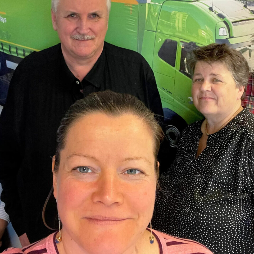 Enigheten i forhandlingene i Bring Transportløsninger AS (BTL) sikrer blant annet alle BTL-ansatte et tillegg på 16 500 kroner, samt økning av en rekke tillegg. Her er Fagforbundet Post og finans' forhandlinngsutvalg: Jacqueline Hopkinson, Odd Arne Hartvigsen, Cathrine S. Ertsås (foran), Gerd Øiahals og Marius Weisæth underveis i forhandlingene. Enigheten i forhandlingene i Bring Transportløsninger AS (BTL) sikrer blant annet alle BTL-ansatte et tillegg på 16 500 kroner, samt økning av en rekke tillegg. Her er Fagforbundet Post og finans' forhandlinngsutvalg: Jacqueline Hopkinson, Odd Arne Hartvigsen, Cathrine S. Ertsås (foran), Gerd Øiahals og Marius Weisæth underveis i forhandlingene.
