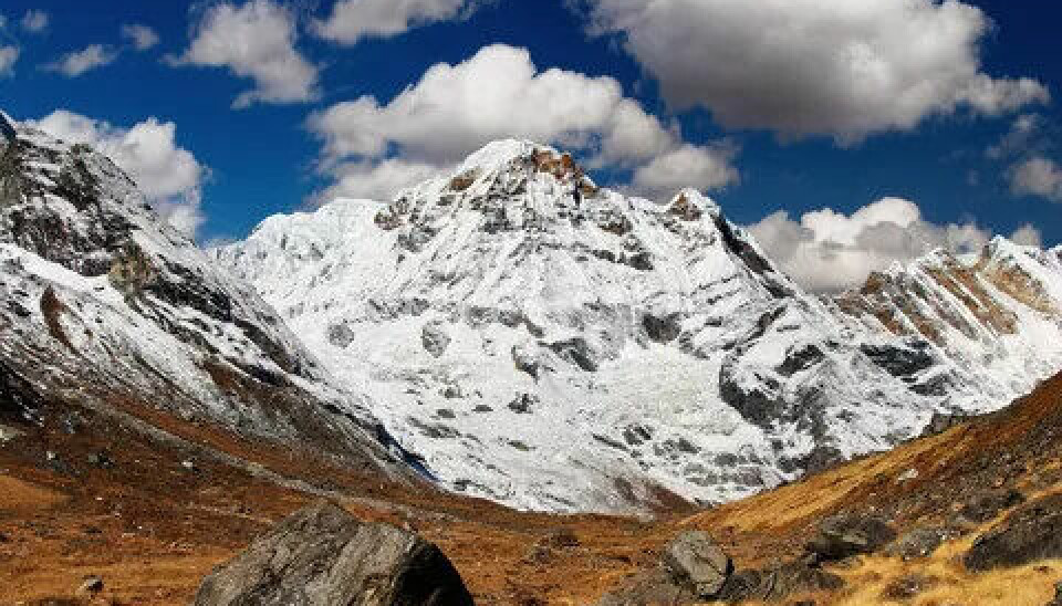 Snøen smelter på fjellet Anapurna South i Himalaya, Nepal. Snøen smelter på fjellet Anapurna South i Himalaya, Nepal.