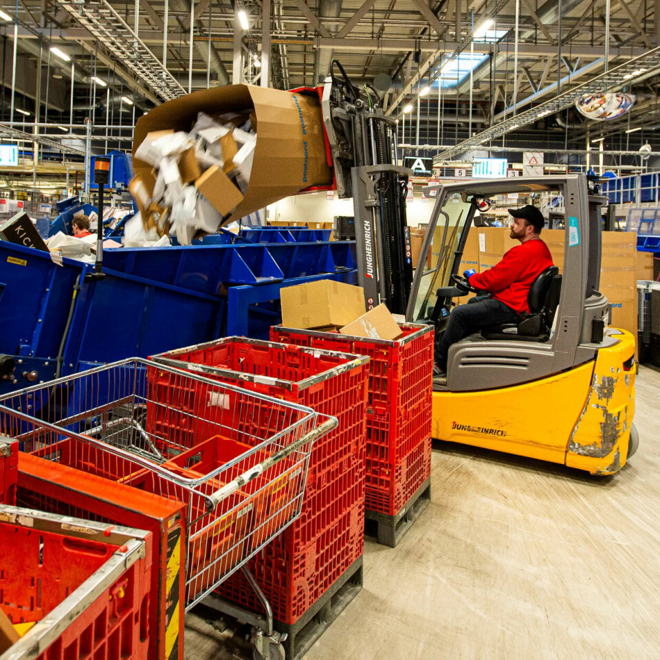 STORE VOLUM: Daglig ankommer mengder av småpakker fra kinesiske Temu produksjonshallen på Postens Østlandsterminal. STORE VOLUM: Daglig ankommer mengder av småpakker fra kinesiske Temu produksjonshallen på Postens Østlandsterminal.