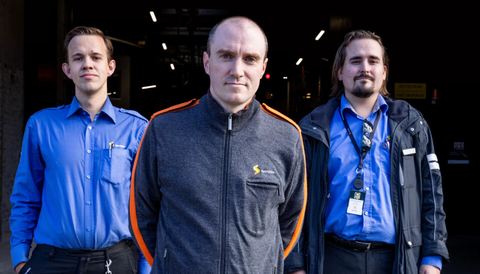 UTMELDTE: Etter å ha blitt erklært uønsket av ledelsen i Sporveien AS, meldte det tidligere styret i Helgedagsbetjeningens klubb seg ut av Fagforbundet og inn i Yrkestrafikkforbundet. Nestleder Jan Egil Ødegård (t.v.), leder Stian Haldsrud og sekretær Nils Reichelt (t.h) sier at de siden april har jobbet for å kunne bli i LO-systemet og Fagforbundet. - Men det viste seg å bli for vanskelig, sier Ødegård. UTMELDTE: Etter å ha blitt erklært uønsket av ledelsen i Sporveien AS, meldte det tidligere styret i Helgedagsbetjeningens klubb seg ut av Fagforbundet og inn i Yrkestrafikkforbundet. Nestleder Jan Egil Ødegård (t.v.), leder Stian Haldsrud og sekretær Nils Reichelt (t.h) sier at de siden april har jobbet for å kunne bli i LO-systemet og Fagforbundet. - Men det viste seg å bli for vanskelig, sier Ødegård.