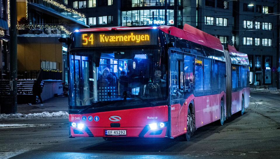 NÆRMERE INDUSTRIEN: Arbeidsgivere og arbeidstakere har signert på at bussbransjen må nærme seg gjennomsnittlig industriarbeiderlønn, men NHO Transport vil likevel holde seg innenfor rammene til den konkurranseutsatte industriens lønnsoppgjør. NÆRMERE INDUSTRIEN: Arbeidsgivere og arbeidstakere har signert på at bussbransjen må nærme seg gjennomsnittlig industriarbeiderlønn, men NHO Transport vil likevel holde seg innenfor rammene til den konkurranseutsatte industriens lønnsoppgjør.