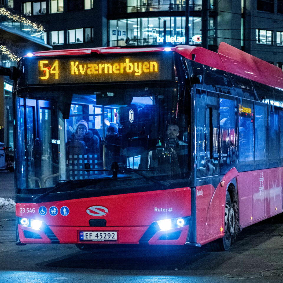 NÆRMERE INDUSTRIEN: Arbeidsgivere og arbeidstakere har signert på at bussbransjen må nærme seg gjennomsnittlig industriarbeiderlønn, men NHO Transport vil likevel holde seg innenfor rammene til den konkurranseutsatte industriens lønnsoppgjør. NÆRMERE INDUSTRIEN: Arbeidsgivere og arbeidstakere har signert på at bussbransjen må nærme seg gjennomsnittlig industriarbeiderlønn, men NHO Transport vil likevel holde seg innenfor rammene til den konkurranseutsatte industriens lønnsoppgjør.