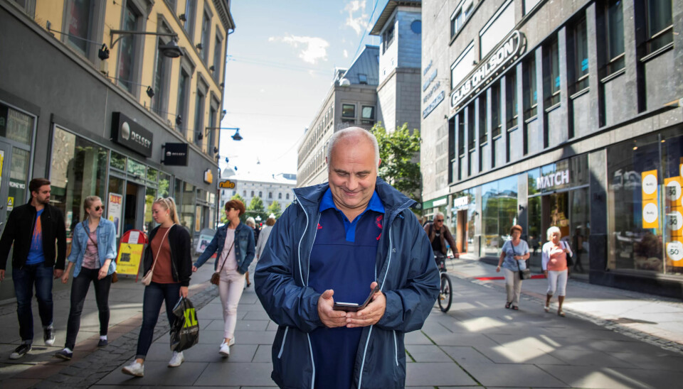 TARIFFAVTALE GO: Jeg håper folk ser seg for i trafikken når de bruker appen vår, flirer HK-nestleder Bjørn Mietinen. TARIFFAVTALE GO: Jeg håper folk ser seg for i trafikken når de bruker appen vår, flirer HK-nestleder Bjørn Mietinen.