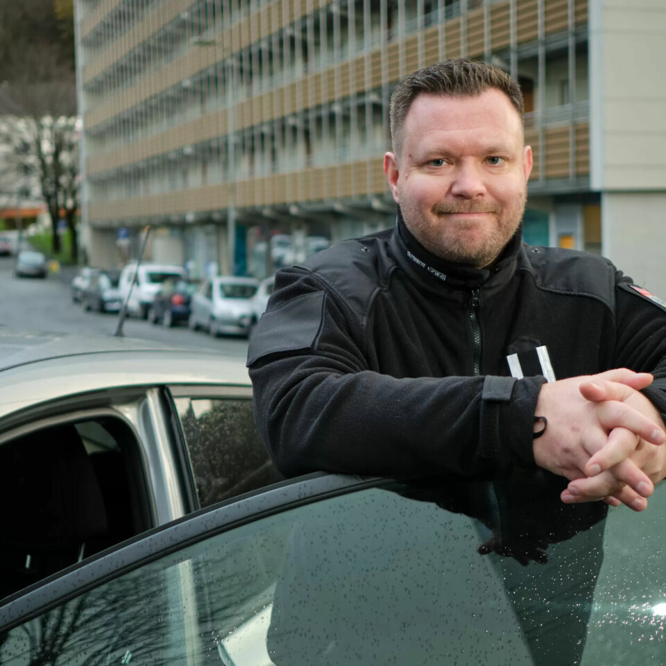 YDMYK: – Det er mange skjebner der ute. Vi kan ikke bare forlate noen som lever i elendighet, sier Stian Hansen. Han har alltid i bakhodet at det kunne ha vært ham selv eller noen han er glad i som levde slik. YDMYK: – Det er mange skjebner der ute. Vi kan ikke bare forlate noen som lever i elendighet, sier Stian Hansen. Han har alltid i bakhodet at det kunne ha vært ham selv eller noen han er glad i som levde slik.