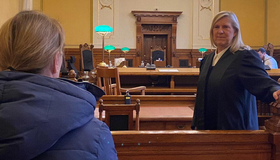 Angrer: Den 46 år gamle helsefagarbeideren skulle ønske hun hadde valgt en annen måte å innhente informasjon på enn hun gjorde sensommeren i 2017. Her sammen med Fagforbundets advokat Anne-Gry Rønning-Aaby i Høyesterett. Angrer: Den 46 år gamle helsefagarbeideren skulle ønske hun hadde valgt en annen måte å innhente informasjon på enn hun gjorde sensommeren i 2017. Her sammen med Fagforbundets advokat Anne-Gry Rønning-Aaby i Høyesterett.
