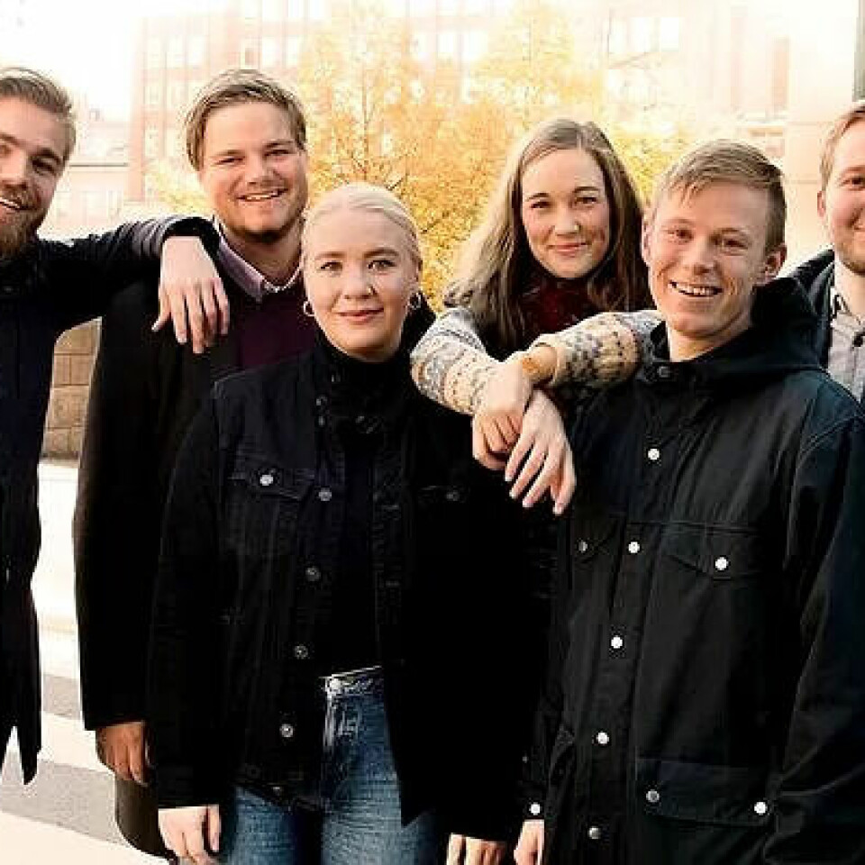 KLIMAMØTE: (f.v) Lasse Fredheim (Unge Hølyre), Tobias Fredheim Lund (Rød Ungdom), Guro Aasaaren (Sosialistisk Ungdom), Ina Libak (AUF), Gaute Eiterjord (Natur og Ungdom), Mats Monsen (Fagforbundet Ung) og Martine Tønnesen (KrfU). FpUs Andreas Brännström og Unge Venstres Sondre Hansmark var ikke til stede da bildet ble tatt. KLIMAMØTE: (f.v) Lasse Fredheim (Unge Hølyre), Tobias Fredheim Lund (Rød Ungdom), Guro Aasaaren (Sosialistisk Ungdom), Ina Libak (AUF), Gaute Eiterjord (Natur og Ungdom), Mats Monsen (Fagforbundet Ung) og Martine Tønnesen (KrfU). FpUs Andreas Brännström og Unge Venstres Sondre Hansmark var ikke til stede da bildet ble tatt.
