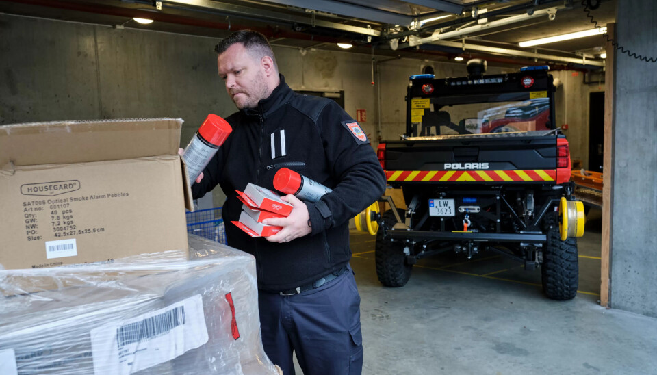 VANLIGE FOLK: – Vi er bare vanlige folk som prøver å hjelpe mennesker som har det kjipt. For eksempel fester vi ofte en røykvarsler i taket når vi først er der, sier Stian Hansen. VANLIGE FOLK: – Vi er bare vanlige folk som prøver å hjelpe mennesker som har det kjipt. For eksempel fester vi ofte en røykvarsler i taket når vi først er der, sier Stian Hansen.