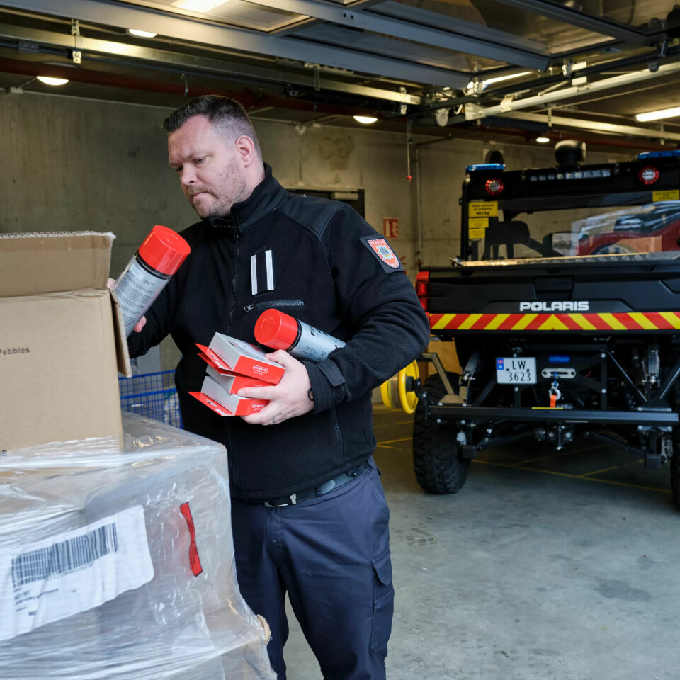VANLIGE FOLK: – Vi er bare vanlige folk som prøver å hjelpe mennesker som har det kjipt. For eksempel fester vi ofte en røykvarsler i taket når vi først er der, sier Stian Hansen. VANLIGE FOLK: – Vi er bare vanlige folk som prøver å hjelpe mennesker som har det kjipt. For eksempel fester vi ofte en røykvarsler i taket når vi først er der, sier Stian Hansen.