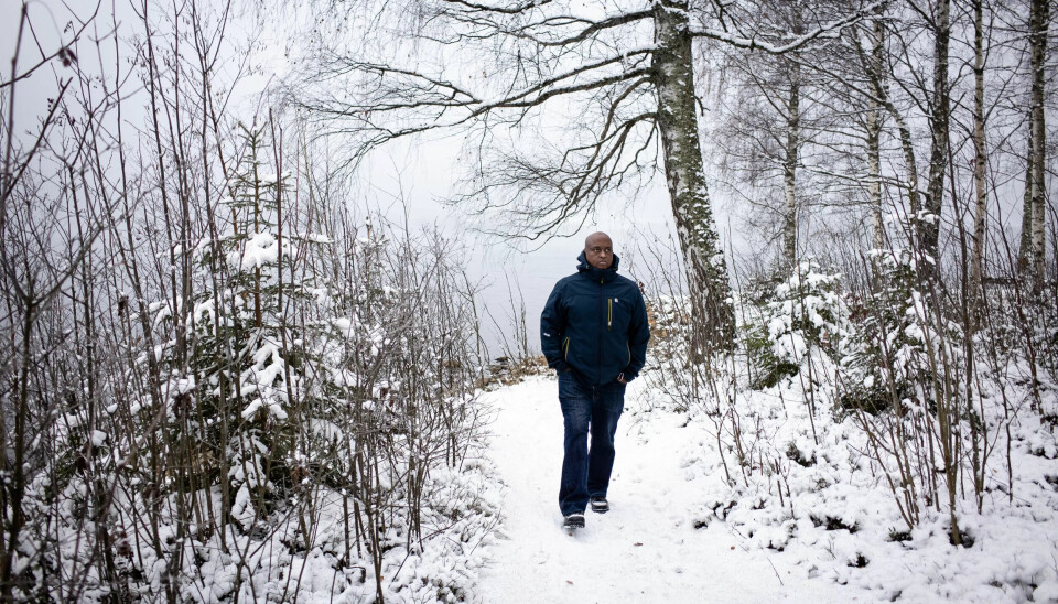 Renholderen Ali lærte seg å snu motgangen til sin styrke: – Jeg har ikke latt protesen min være en hindring og jobber hundre prosent