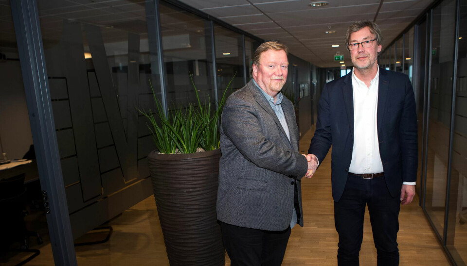 Forhandlingslederne til LO Stat og Spekter, Eivind Gran (t.v.) og Bjørn Skrattegård, har undertegnet den nye hovedavtalen. Forhandlingslederne til LO Stat og Spekter, Eivind Gran (t.v.) og Bjørn Skrattegård, har undertegnet den nye hovedavtalen.