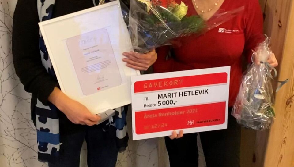 HEDRET I OSTERØY: Marit Hetlevik, renholder ved Osterøytunet, ble kåret til 'Årets renholder' på ettermiddagn på Renholdernes dag. HEDRET I OSTERØY: Marit Hetlevik, renholder ved Osterøytunet, ble kåret til 'Årets renholder' på ettermiddagn på Renholdernes dag.
