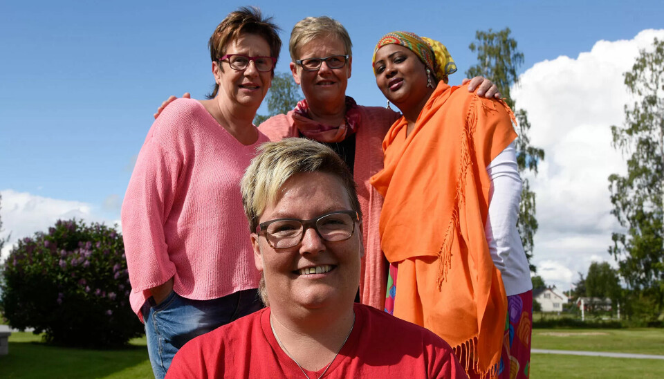 OPPSIGELSENE STOPPET: Oppsigelsesvarslene i Grue ble trukket tilbake etter iherdig jobb av blant andre Camilla S. Karlsen i Fagforbundet Hedmark (foran). Vi er glade for at vi fortsatt har jobb, sier fra. v. Heide Bauer, plasstillitsvalgt Else Marit Gjedtjernet og Faria Ibrahim. OPPSIGELSENE STOPPET: Oppsigelsesvarslene i Grue ble trukket tilbake etter iherdig jobb av blant andre Camilla S. Karlsen i Fagforbundet Hedmark (foran). Vi er glade for at vi fortsatt har jobb, sier fra. v. Heide Bauer, plasstillitsvalgt Else Marit Gjedtjernet og Faria Ibrahim.