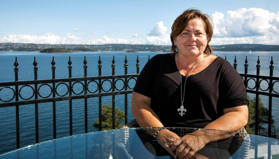 LANG VEI HJEM: I vinter ble reisen fra Thailand til hjemmet på Nesodden utenfor Oslo ekstra lang. Hege Winther Gullie og mannen måtte være mer enn to døgn på flyplassen i Bangkok. Gjennom reiseforsikringen i Sparebank1/LO Favør fikk de ikke noe tilbud om å reise med et annet selskap. LANG VEI HJEM: I vinter ble reisen fra Thailand til hjemmet på Nesodden utenfor Oslo ekstra lang. Hege Winther Gullie og mannen måtte være mer enn to døgn på flyplassen i Bangkok. Gjennom reiseforsikringen i Sparebank1/LO Favør fikk de ikke noe tilbud om å reise med et annet selskap.