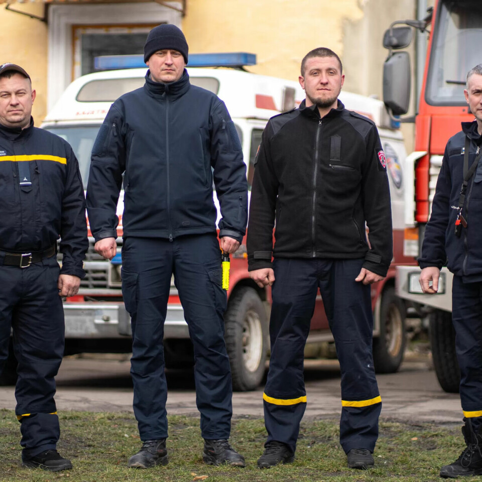 HVERDAG: Brannmennene Taras, Igor, Victor og Sergiy er blant redningsarbeidere som daglig redder liv mens de er truet av oppfølgende angrep. HVERDAG: Brannmennene Taras, Igor, Victor og Sergiy er blant redningsarbeidere som daglig redder liv mens de er truet av oppfølgende angrep.