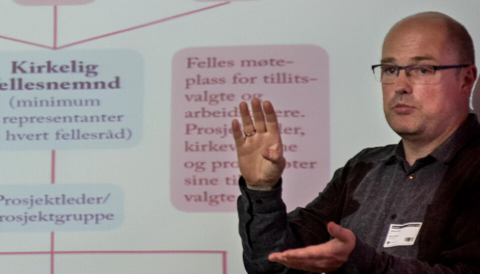 MYE Å PASSE PÅ: Det er mye å passe på når kommuner slås sammen og kirkeansatte får nye kolleger og nye arbeidsavtaler. I tillegg skal mange nye praktiske og organisatoriske løsninger på plass, sier Øystein Dahle i KA. MYE Å PASSE PÅ: Det er mye å passe på når kommuner slås sammen og kirkeansatte får nye kolleger og nye arbeidsavtaler. I tillegg skal mange nye praktiske og organisatoriske løsninger på plass, sier Øystein Dahle i KA.