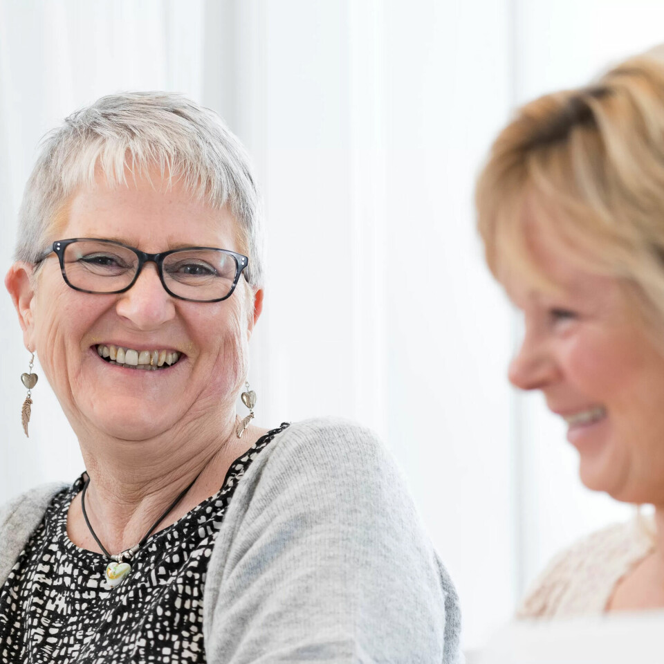 FIKK DET TIL: Leder for Fagforbundet Enebakk, Ragnhild Bjerkely (t.v.) sammen med Mona Høibråten som endelig har fått fast stilling etter seks år på korttidskontrakter. FIKK DET TIL: Leder for Fagforbundet Enebakk, Ragnhild Bjerkely (t.v.) sammen med Mona Høibråten som endelig har fått fast stilling etter seks år på korttidskontrakter.
