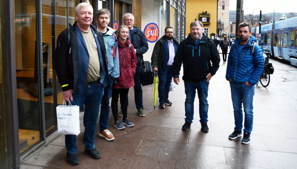 MEKLING: EL og ITs delegasjon utenfor Riksmekleren på mandag. MEKLING: EL og ITs delegasjon utenfor Riksmekleren på mandag.