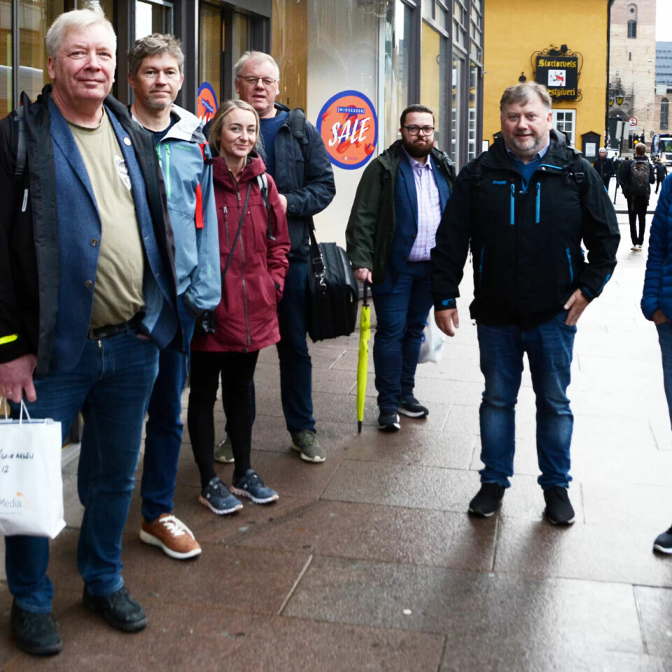 MEKLING: EL og ITs delegasjon utenfor Riksmekleren på mandag. MEKLING: EL og ITs delegasjon utenfor Riksmekleren på mandag.