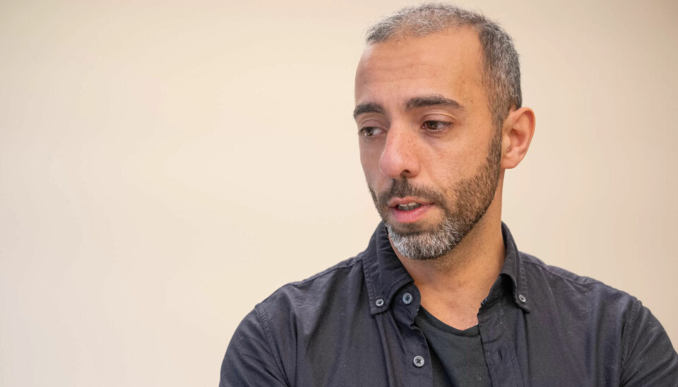 UROA: Rami Samandar sier at når foreldra ringer frå eit uventa nummer, går det kaldt nedover ryggen hans. Og at han får frykt for kva som kan ha skjedd med nokon han er glad i. UROA: Rami Samandar sier at når foreldra ringer frå eit uventa nummer, går det kaldt nedover ryggen hans. Og at han får frykt for kva som kan ha skjedd med nokon han er glad i.
