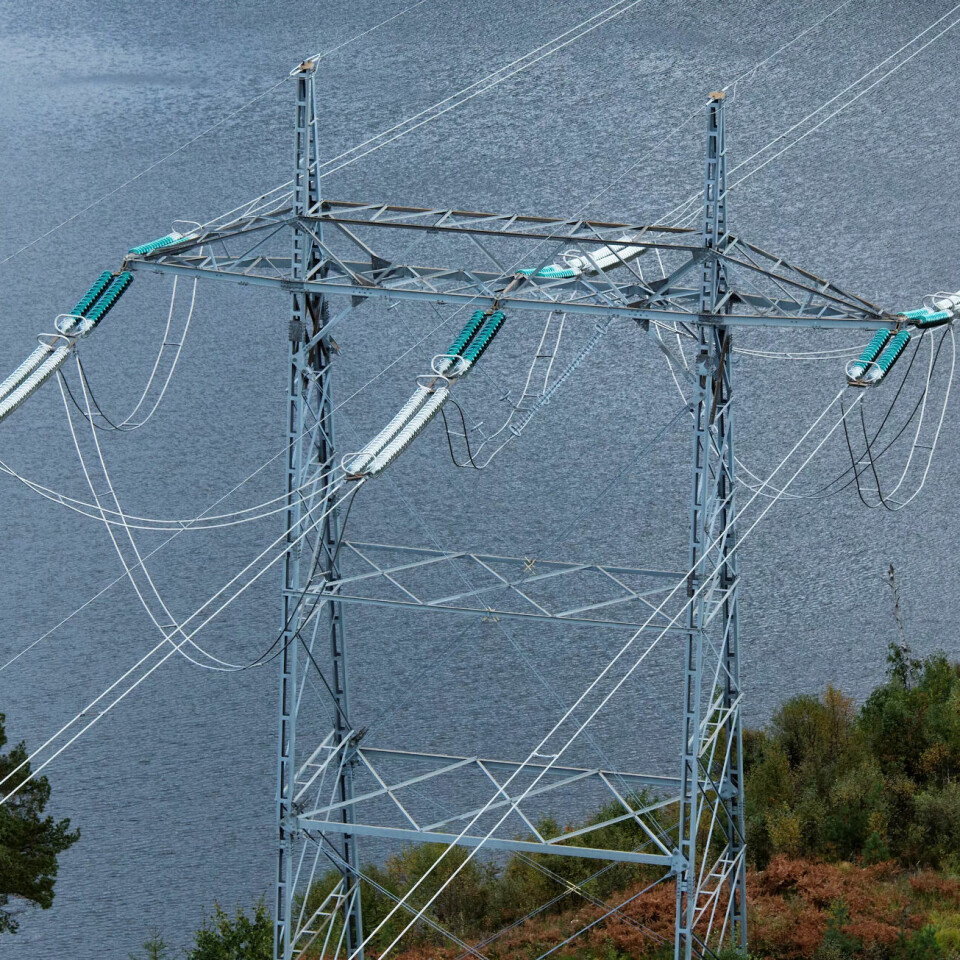 NETTLEIESJOKK: Norske strømkunder kunne i snitt ha fått flere tusen kroner i økt nettleie, hvis Statnett ikke nå hadde tilbakeført mellom 6 og 10 milliarder kroner til nettselskapene. Foreløpig gjelder dette fram til nyttår. NETTLEIESJOKK: Norske strømkunder kunne i snitt ha fått flere tusen kroner i økt nettleie, hvis Statnett ikke nå hadde tilbakeført mellom 6 og 10 milliarder kroner til nettselskapene. Foreløpig gjelder dette fram til nyttår.