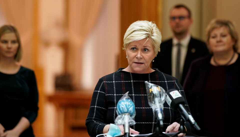 Siv Jensen og Frp har forhandlet med regjeringen om et nytt statsbudsjett. Tirsdag ble de enige. Siv Jensen og Frp har forhandlet med regjeringen om et nytt statsbudsjett. Tirsdag ble de enige.