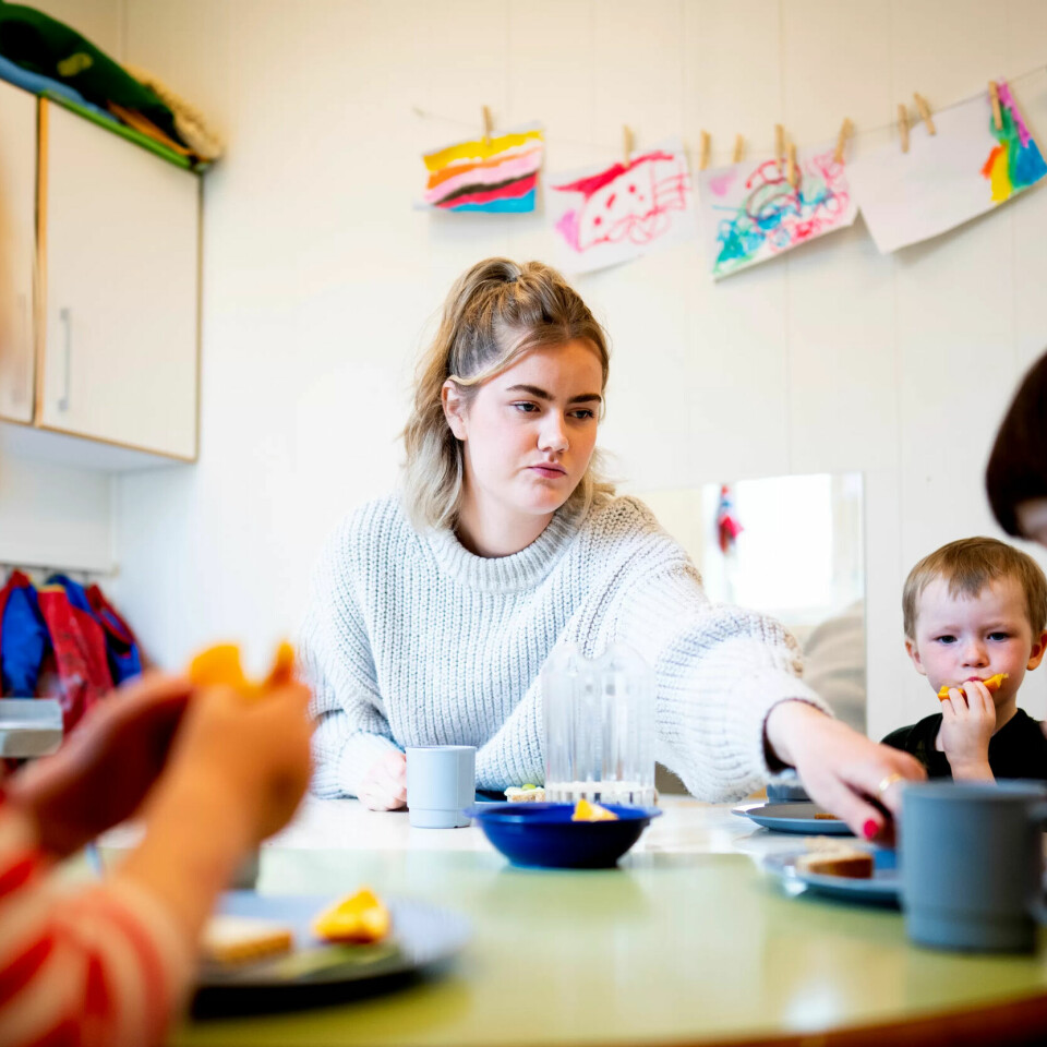 VIL FORBY HENNE Å GÅ AV VED 62: Dersom Stortinget går inn for pensjonsutvalgets forslag, vil ikke barne- og ungdomsarbeider Josefine Weiby Koller få lov til å gå av ved 62 år, slik de fleste av hennes eldre kollegaer gjør i dag. En av grunnene til at pensjonsutvalget går inn for økte aldersgrenser, er at de vil hindre henne og andre å gå av med en pensjon som er så lav at den er vanskelig å leve av. VIL FORBY HENNE Å GÅ AV VED 62: Dersom Stortinget går inn for pensjonsutvalgets forslag, vil ikke barne- og ungdomsarbeider Josefine Weiby Koller få lov til å gå av ved 62 år, slik de fleste av hennes eldre kollegaer gjør i dag. En av grunnene til at pensjonsutvalget går inn for økte aldersgrenser, er at de vil hindre henne og andre å gå av med en pensjon som er så lav at den er vanskelig å leve av.