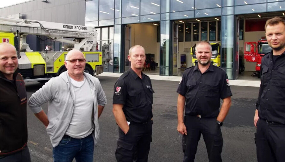HMS-GLEDE: Godt skille mellom rein og skitten sone er viktig for å forebygge av kreft. Fra venstre: Odd Steinar Rønne, Endre Kristensen, Terje Moen, Ståle Bjarghov og Alexsander Kvam gleder seg over ny brannstasjon som en del av et felles bygg med blant andre de kommunale utrykningsetatene. HMS-GLEDE: Godt skille mellom rein og skitten sone er viktig for å forebygge av kreft. Fra venstre: Odd Steinar Rønne, Endre Kristensen, Terje Moen, Ståle Bjarghov og Alexsander Kvam gleder seg over ny brannstasjon som en del av et felles bygg med blant andre de kommunale utrykningsetatene.
