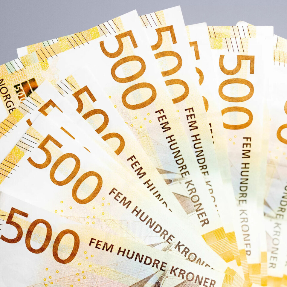 FEITARE: Kontoen blir litt feitare til jul. Har du ei utbetalt månadsløn frå 20.000-35.000 kr? Her får du ei oversikt over kor mykje meir du får utbetalt neste månad. FEITARE: Kontoen blir litt feitare til jul. Har du ei utbetalt månadsløn frå 20.000-35.000 kr? Her får du ei oversikt over kor mykje meir du får utbetalt neste månad.