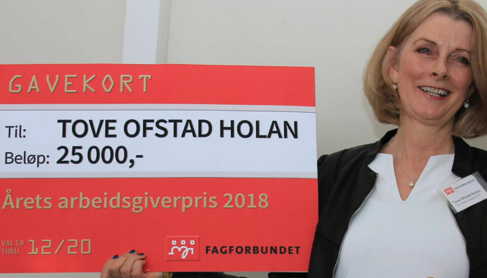 GJENSIDIG TILLITT: Tove Ofstad Holan fikk prisen som Årets arbeidsgiver i sykehus blant annet fordi hun har styrket samarbeidet mellom ledere og ansatte i Driftsservice ved St. Olavs hospital. GJENSIDIG TILLITT: Tove Ofstad Holan fikk prisen som Årets arbeidsgiver i sykehus blant annet fordi hun har styrket samarbeidet mellom ledere og ansatte i Driftsservice ved St. Olavs hospital.