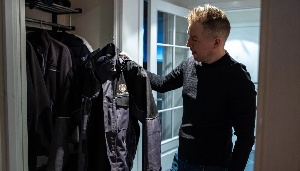 RYTME OG ORDEN: Arild Espenes forteller om en rytme han lever med. Her viser han fram arbeidstøyet sitt, som er klargjort for neste arbeidsdag i kommunen. RYTME OG ORDEN: Arild Espenes forteller om en rytme han lever med. Her viser han fram arbeidstøyet sitt, som er klargjort for neste arbeidsdag i kommunen.