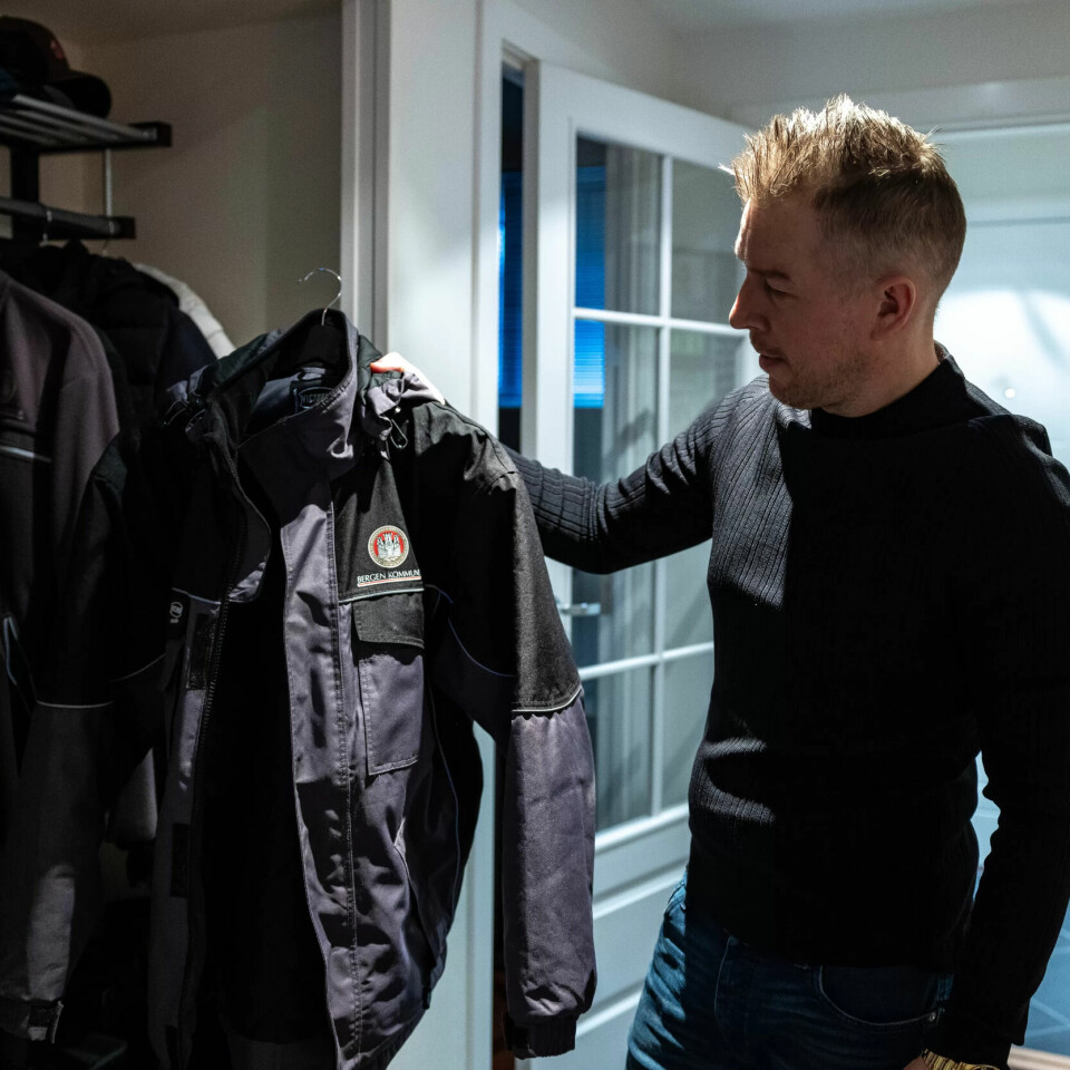 RYTME OG ORDEN: Arild Espenes forteller om en rytme han lever med. Her viser han fram arbeidstøyet sitt, som er klargjort for neste arbeidsdag i kommunen. RYTME OG ORDEN: Arild Espenes forteller om en rytme han lever med. Her viser han fram arbeidstøyet sitt, som er klargjort for neste arbeidsdag i kommunen.