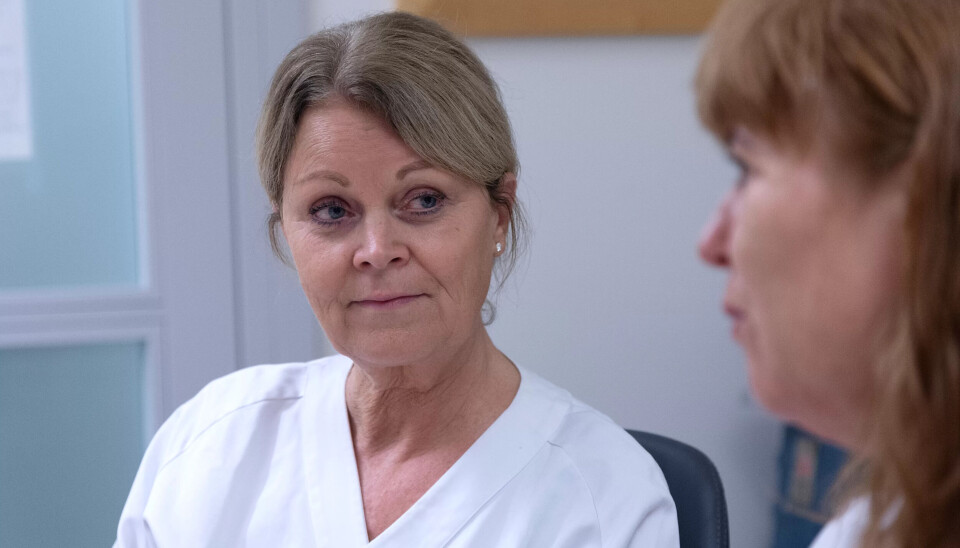 MER ÅPENHET: – Blir du alvorlig syk når du er noen og åtti, hva tenker du videre for livet ditt da, spør Kristin Epland på akuttmottaket i Arendal. MER ÅPENHET: – Blir du alvorlig syk når du er noen og åtti, hva tenker du videre for livet ditt da, spør Kristin Epland på akuttmottaket i Arendal.