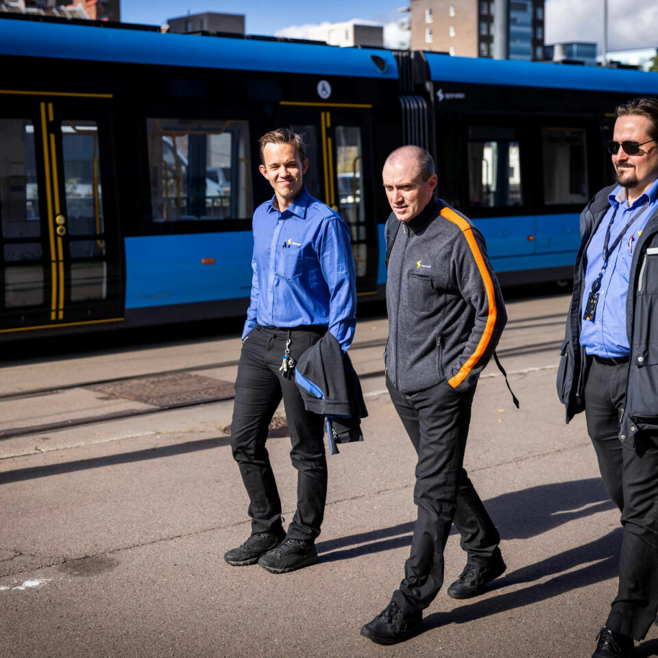 UKJENT FØLGE: I forrige uke fikk Fagbladet opplyst at over 70 personer hadde meldt seg ut av Helgedagsbetjeningens klubb i OSA. Styret i avdeling 172 i YTF vil ikke avsløre hvor mange tidligere klubbmedlemmer som har slått følge med dem fra OSA og Fagforbundet. UKJENT FØLGE: I forrige uke fikk Fagbladet opplyst at over 70 personer hadde meldt seg ut av Helgedagsbetjeningens klubb i OSA. Styret i avdeling 172 i YTF vil ikke avsløre hvor mange tidligere klubbmedlemmer som har slått følge med dem fra OSA og Fagforbundet.