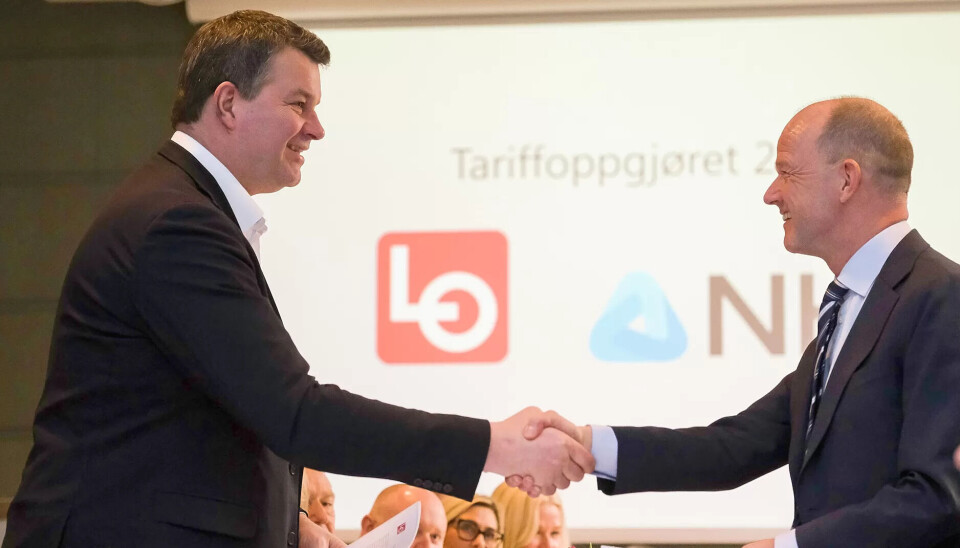 LO-leder Hans-Christian Gabrielsen og NHO-leder Ole Erik Almlid overleverte kravene sine til lønnsforhandlingene. LO-leder Hans-Christian Gabrielsen og NHO-leder Ole Erik Almlid overleverte kravene sine til lønnsforhandlingene.