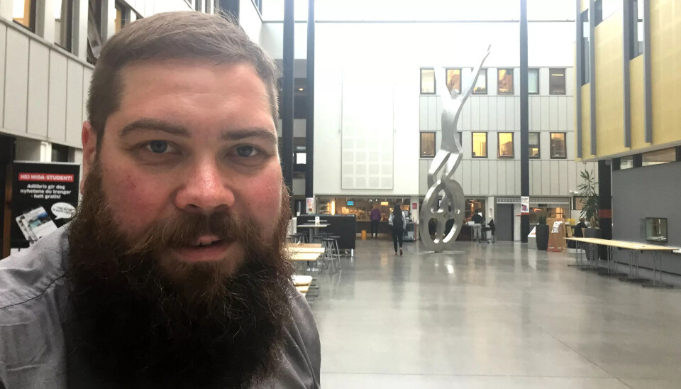 ALLE ER VIKTIGER: - For å lykkes med det viktige samfunnsoppdraget dere får i arbeidslivet, må dere aldri glemme at alle som arbeider sammen, uansett utdannings- og erfaringsbakgrunn, fortjener å bli anerkjent og verdsatt, sa Ingvar Skjerve fra Fagforbundet til studentene. ALLE ER VIKTIGER: - For å lykkes med det viktige samfunnsoppdraget dere får i arbeidslivet, må dere aldri glemme at alle som arbeider sammen, uansett utdannings- og erfaringsbakgrunn, fortjener å bli anerkjent og verdsatt, sa Ingvar Skjerve fra Fagforbundet til studentene.