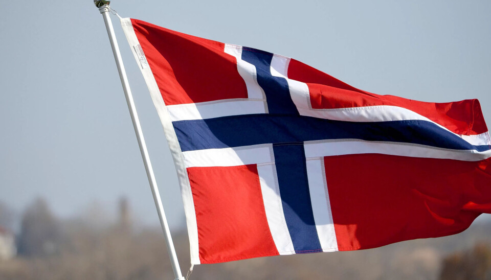 NASJONALDAG: De som må jobbe mens andre flagger, får godt med ekstra betalt. NASJONALDAG: De som må jobbe mens andre flagger, får godt med ekstra betalt.