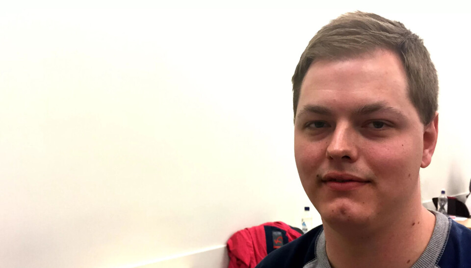 KAN ENDELIG BEGYNNE: - Med økt kunnskap tror jeg at jeg vil se på jobben på en ny måte, sier Daniel Midtlien Larsson som har søkt på sykepleierstudiet I sju år. KAN ENDELIG BEGYNNE: - Med økt kunnskap tror jeg at jeg vil se på jobben på en ny måte, sier Daniel Midtlien Larsson som har søkt på sykepleierstudiet I sju år.