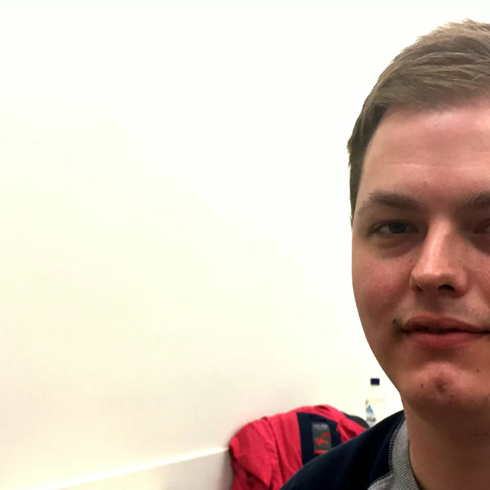 KAN ENDELIG BEGYNNE: - Med økt kunnskap tror jeg at jeg vil se på jobben på en ny måte, sier Daniel Midtlien Larsson som har søkt på sykepleierstudiet I sju år. KAN ENDELIG BEGYNNE: - Med økt kunnskap tror jeg at jeg vil se på jobben på en ny måte, sier Daniel Midtlien Larsson som har søkt på sykepleierstudiet I sju år.