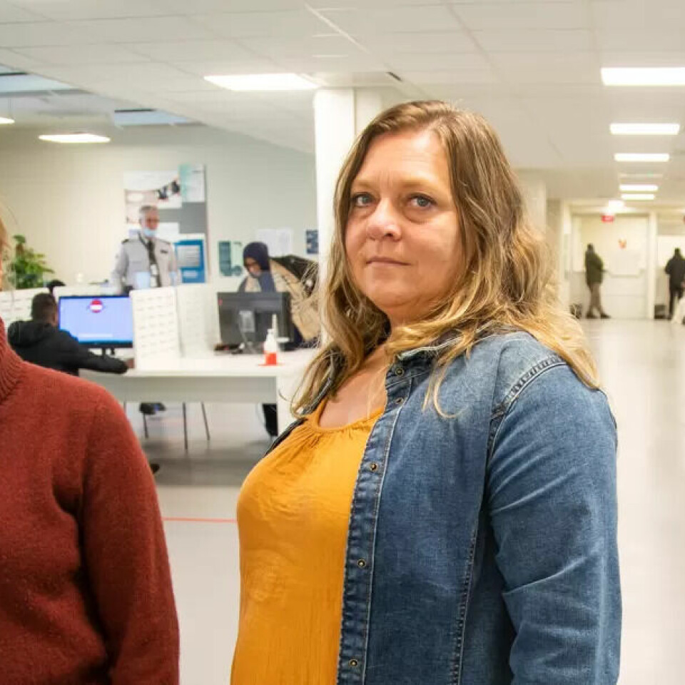 GOD PLASS: – Vi er redd minimumsnormen for sikkerhet på Nav-kontorer ikke blir ivaretatt med et så lite publikumsmottak som det er foreslått, sier Janne Håkonsen (t.h) og Alice Sletbak, som er tillitsvalgte for Fagforbundet og FO ved Nav Sagene i Oslo. Dagens publikumsareal er romslig. GOD PLASS: – Vi er redd minimumsnormen for sikkerhet på Nav-kontorer ikke blir ivaretatt med et så lite publikumsmottak som det er foreslått, sier Janne Håkonsen (t.h) og Alice Sletbak, som er tillitsvalgte for Fagforbundet og FO ved Nav Sagene i Oslo. Dagens publikumsareal er romslig.