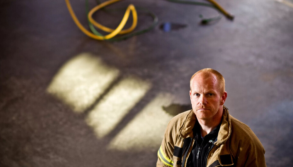 BEKYMRET: – Når det som er bygd opp, så raskt og brutalt rives ned, så er det trist, sier brannkonstabel og paramedic Glenn Lauvik. BEKYMRET: – Når det som er bygd opp, så raskt og brutalt rives ned, så er det trist, sier brannkonstabel og paramedic Glenn Lauvik.