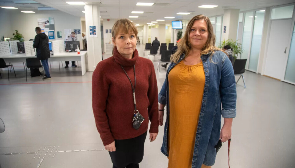Janne Håkonsen (t.h) og Alice Sletbak, tillitsvalgte fra Fagforbundet og FO ved Nav Sagene i Oslo er negative til den nye romløsningen som er foreslått Janne Håkonsen (t.h) og Alice Sletbak, tillitsvalgte fra Fagforbundet og FO ved Nav Sagene i Oslo er negative til den nye romløsningen som er foreslått