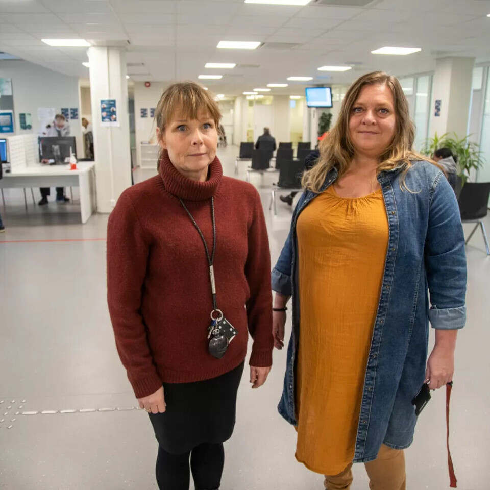 Janne Håkonsen (t.h) og Alice Sletbak, tillitsvalgte fra Fagforbundet og FO ved Nav Sagene i Oslo er negative til den nye romløsningen som er foreslått Janne Håkonsen (t.h) og Alice Sletbak, tillitsvalgte fra Fagforbundet og FO ved Nav Sagene i Oslo er negative til den nye romløsningen som er foreslått