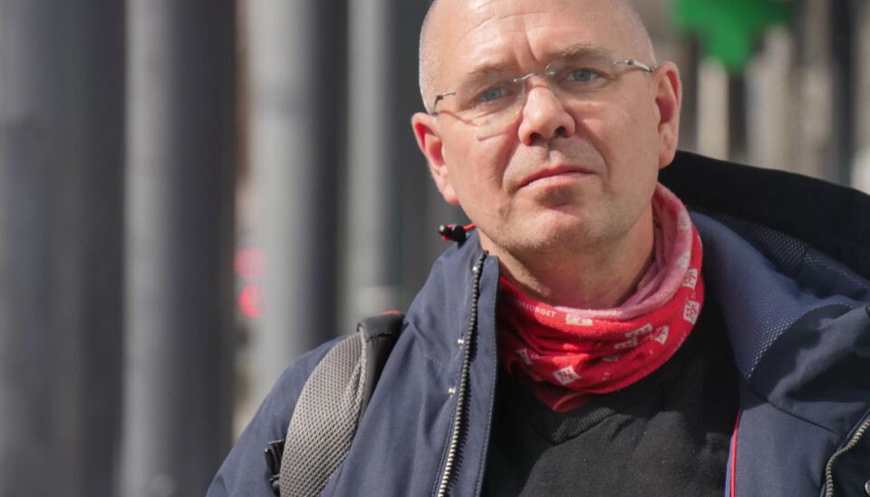 PROTESTERTE: Stig Berntsen er hovedtillitsvalgt i Helseetaten i Oslo kommune. Han har lenge for at tre renholdere ved legevakta i Oslo skulle få faste jobber: - Jeg trodde det var en tastefeil da jeg såg de fikk tilbudt mellom en halv og tre prosent faste jobber. Jeg er glad for at Oslo kommune nå har snudd og håper de kan få faste fulltidsjobber. PROTESTERTE: Stig Berntsen er hovedtillitsvalgt i Helseetaten i Oslo kommune. Han har lenge for at tre renholdere ved legevakta i Oslo skulle få faste jobber: - Jeg trodde det var en tastefeil da jeg såg de fikk tilbudt mellom en halv og tre prosent faste jobber. Jeg er glad for at Oslo kommune nå har snudd og håper de kan få faste fulltidsjobber.