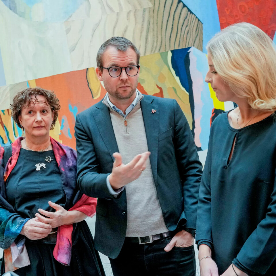 FLERTALL: F.v. Marit Knutsdatter Strand (Sp), Irene Ojala (Pasientfokus), Kjell Ingolf Ropstad (KrF), Elise Waagen (Ap) og Kari-Anne Jønnes (H) i vandrehallen etter at regjeringspartiene sikret seg flertall i forhandlingene om en ny barnehagelov. FLERTALL: F.v. Marit Knutsdatter Strand (Sp), Irene Ojala (Pasientfokus), Kjell Ingolf Ropstad (KrF), Elise Waagen (Ap) og Kari-Anne Jønnes (H) i vandrehallen etter at regjeringspartiene sikret seg flertall i forhandlingene om en ny barnehagelov.
