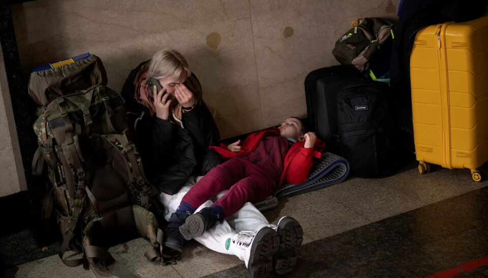 PÅ FLUKT: Tusenvis av ukrainere har lagt ut på flukt for å komme seg ut av storbyene og bort fra den russiske invasjonen som begynte denne uka. PÅ FLUKT: Tusenvis av ukrainere har lagt ut på flukt for å komme seg ut av storbyene og bort fra den russiske invasjonen som begynte denne uka.