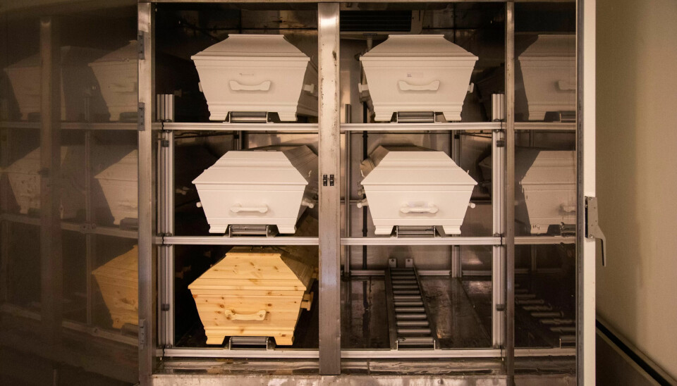 PÅ KJØLA: Kongsvinger krematorium har plass til 15 kister på kjølerommet. PÅ KJØLA: Kongsvinger krematorium har plass til 15 kister på kjølerommet.